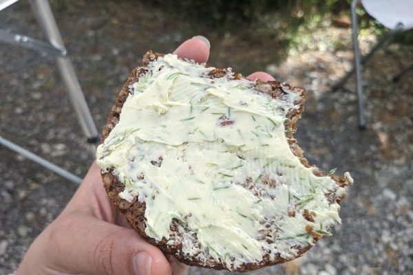 Fichtenspitzenbutter_Brot Fichtenspitzenbutter